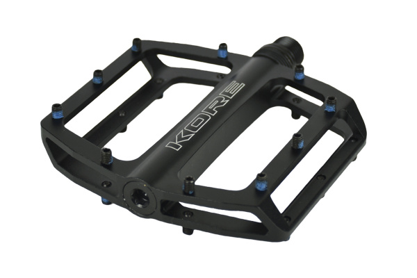 Педали KORE TORQ,92x98мм.экструд.ал.AL-6061-T6,осьCr-Mo,фрез,пром.подш,40смен.шипов 6мм,черные,306гр Педали KORE TORQ,92x98мм.экструд.ал.AL-6061-T6,осьCr-Mo,фрез,пром.подш,40смен.шипов 6мм,черные,306гр